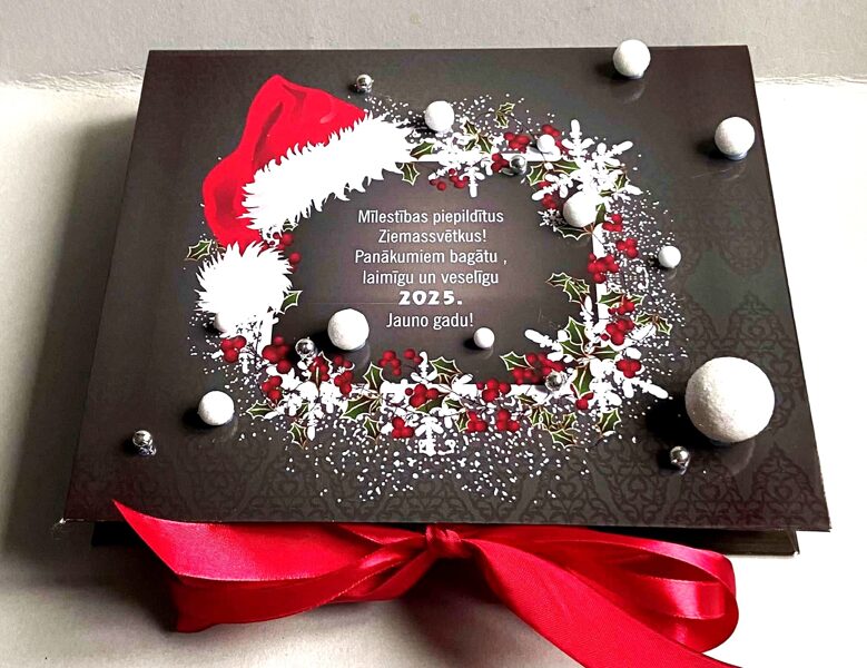 DĀVANU GRĀMATA ZIEMASVĒTKOS-RŪĶA CEPURE